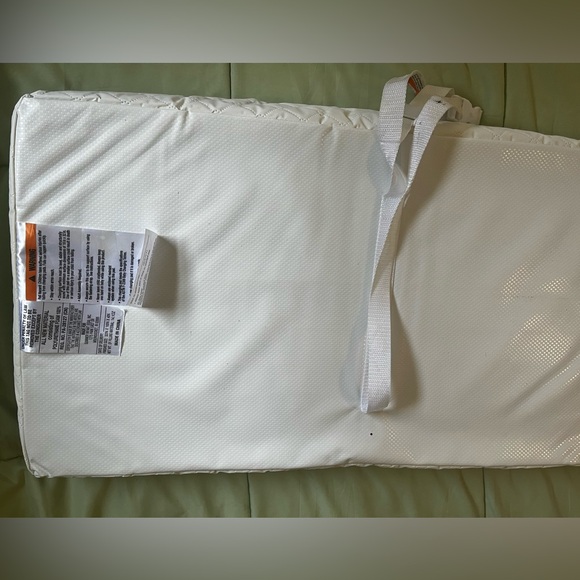 Changing pad. Like new. Smoke free pet free home. Barely used. - Picture 6 of 7